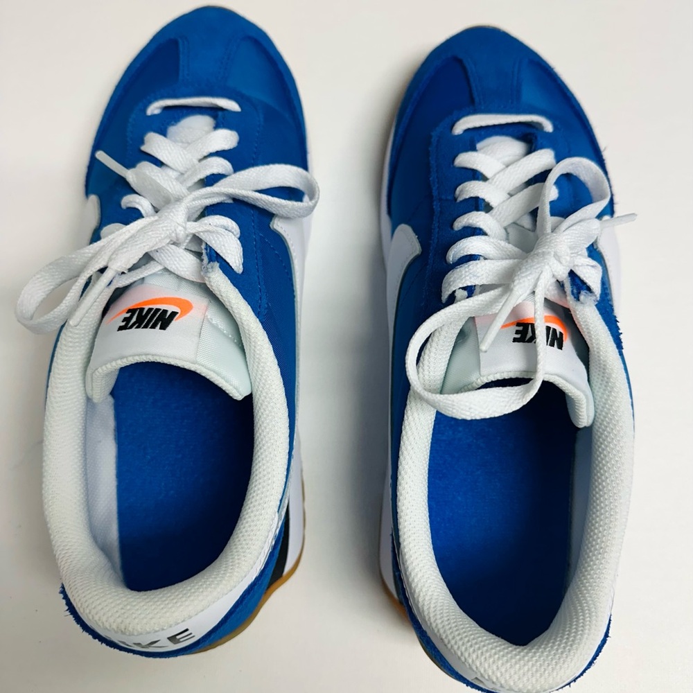 Nike Women’s Pacific Sneakers- like New - Picture 3 of 8